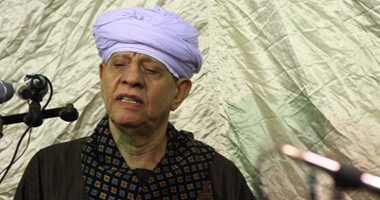 التهامى يشعل ساحة الحسين بأناشيد مديح "النبى" وآل البيت