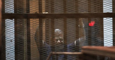 7 مشاهد فى إحالة أوراق مرسى و122 للمفتى فى قضيتى الهروب والتخابر مع حماس.. أبرزها فرحة المتهمين وترديدهم: الله أكبر نلنا الشهادة.. وغياب ابن المعزول رغم حضوره الجلسات السابقة