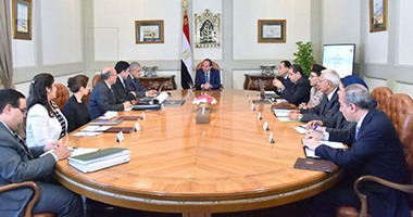 تفاصيل اجتماع الرئيس مع محلب و4 وزراء.. السيسى يؤكد على أهمية تخزين مياه الأمطار لتنمية سيناء.. ويتابع خطوات تنفيذ مشروع استصلاح المليون فدان.. ووزير الرى: رصد 280 مليون جنيه لمكافحة أخطار السيول
