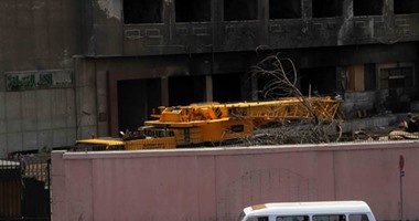 وصول أوناش ولوادر إلى مبنى"الوطنى المنحل" تنفيذا لقرار هدمه