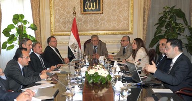 محلب يبحث مع وزير الرى المشروع القومى لتطوير المدن الساحلية