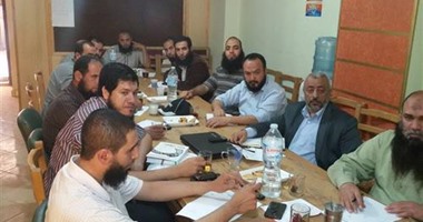 الأحزاب تختلف حول تنظيم "النور" عموميته بعيدا عن الإعلام.. "التجمع" و"التحالف الشعبى": مخالف للقانون.. و"الوفد":النور شاطر وتجربته يقتدى بها.. و"الحزب السلفى" يرد:جمعيتنا أجريت وفقا للقواعد القانونية