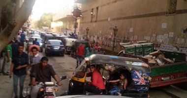 شكاوى من"التكاتك" وإعاقة المرور بالقرب من مترو حدائق المعادى