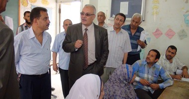وقفة احتجاجية لطلاب مدرسة شطب الإعدادية بأسيوط بسبب مشاجرة بين المديرة ومدرس
