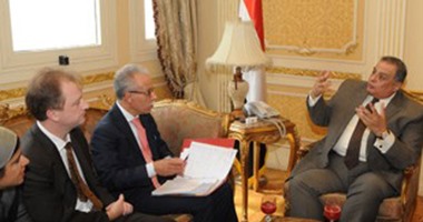 الهنيدى لـ"وفد منظمة العمل": تشريعات العمل النقابى ستكون محل دراسة الفترة المقبلة