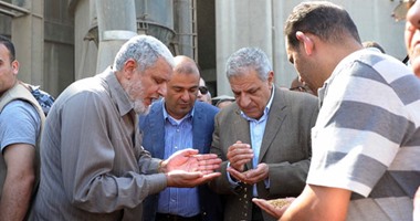 رئيس القابضة للغزل لـ"محلب": صرف مستحقات عمال المحلة كاملة فى موعدها