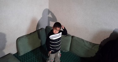 بعد 9 شهور على حكم المحكمة.. والد طفل مصاب بمرض نادر بالبحيرة: وزير الصحة تحدى حكم علاج ابنى على نفقة الدولة.. الأم للوزير: "لو ده ابنك كنت سبته يموت؟!.. والأب: يحتاج حقنة بـ15 ألف جنيه كل أسبوع