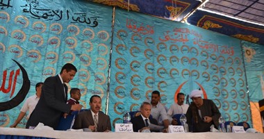 محافظ قنا يشهد جلسة صلح بين أبناء عائلتين فى "فقط"