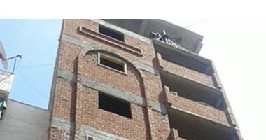 إزالة عقار مخالف وغلق 3 محلات غير مرخصة بالإسكندرية