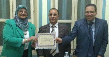 ملتقى السرد العربى يكرم  كاتبة رواية "تراب أحمر"
