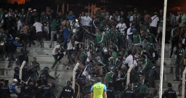 بالصور.. اشتباكات عنيفة بين الأمن الجزائرى وجماهير الرجاء المغربى