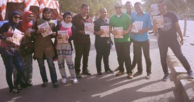 حوار لـ"الجسمى" مع طلاب بـ"آداب حلوان" بمجلة التحفجية فى مشروع تخرجهم