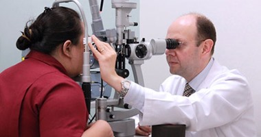 فى مهنة الطب.. «باب الدكتور مخلّع».. أخصائى العيون بنظارة كعب كوباية ويقنعك إن الليزك أفضل.. وطبيب التخسيس تخين عشان المرضى «فلوسهم» تفتح النفس.. و«النفسى» بيتعدى من مرضاه.. والنتيجة كوكتيل اضطرابات