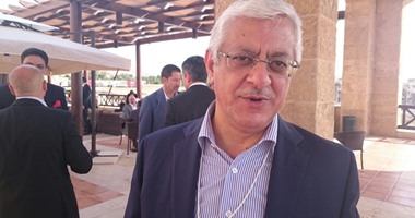 شبيه الرئيس الفلسطينى يخطف الأنظار فى دافوس البحر الميت