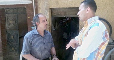 سودانى يقفز من الطابق الرابع بعد احتسائه كمية من الخمور..الجيران: المتوفى يقطن فى شقة برفقة 29 آخرين.. والشرطة ضبطت معملا لتصنيع الخمور داخل سكنهم