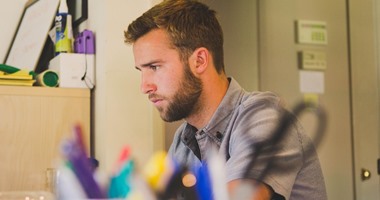 7 نصائح لتعمل من المنزل بكفاءة أعلى.. أهمها تحديد ساعات دوام ثابتة