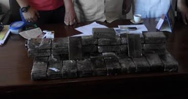 ضبط موظف فى مطار القاهرة بـ177 طربة حشيش