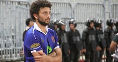 حازم إمام يعتذر لـ"غالى" عن واقعة الشارة