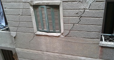 واتس آب"اليوم السابع": عقار على وشك الانهيار بحدائق المعادى