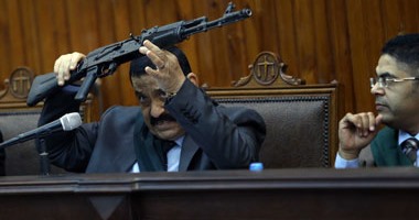 متهم بـ"شبكة الخلايا النوعية" للمحكمة:"أكل الكلاب أفضل من أكلنا فى السجن"