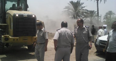 بالصور.. حملة لإزالة التعديات على الأراضى الزراعية جنوب بنى سويف