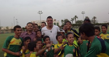 بالصور.. عمرو زكى مدربا للمنصورة فى مباراة المحلة