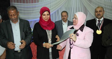 حفل تكريم المعلمة التى تصدت لغش الطلاب بالجيزة