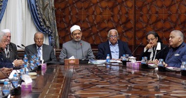 بدء لقاء شيخ الأزهر مع عدد من المثقفين حول تجديد الخطاب الدينى