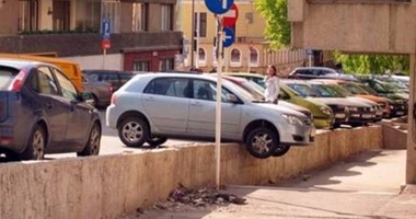 للبنات فقط.. "قواعد السواقة العشرون".. هاشتاج "قول للى بتسوق" يسخر من "السواقة الحريمى".. المراية عشان تشوفى اللى وراكى مش لـ"الميك أب".. بلاش تتلخبطى بين البنزين والفرامل.. ولا تلبسى جزمة بكعب عالى