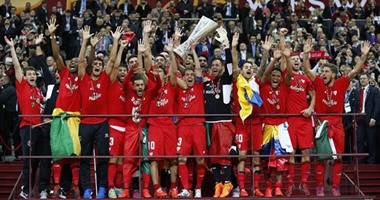 بالفيديو.. إشبيلية يكتب التاريخ فى الدورى الأوروبى.. يفوز باللقب الرابع فى تاريخه والثانى على التوالى على حساب دنيبرو العنيد.. يتفوق على يوفنتوس وإنتر والريدز.. وكارلو باكا عريس الليلة