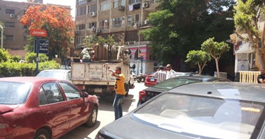 بالصور.. حملة لإزالة إشغالات الكافهيات المخالفة بميدان عمان بـ"الدقى"