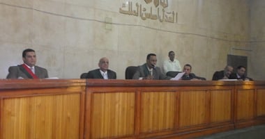 مشادة بين الدفاع وحرس المحكمة عقب رفع جلسة "حرق نقطة البراجيل"