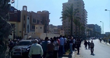 تجمهر أهالى قرية بكفر الشيخ للمطالبة بتنفيذ قرار إزالة لمبنى يعيق السير