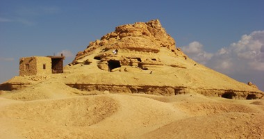 الرى تواصل أعمال القياسات الحقلية بمسار تجميع المياه بمصارف سيوة
