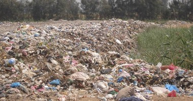 قراء اليوم السابع عبر "واتساب".. الأهالى يستغيثون من تلال القمامة بـ"أبو المطامير"