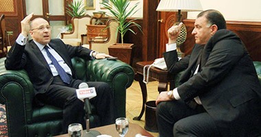 عادل عدوى وزير الصحة لليوم السابع: نجحنا فى إيقاف الفساد المتفاقم بملف العلاج على نفقة الدولة.. عقار سوفالدى يكفل القضاء على فيروس سى خلال سنوات.. مصر فى طريقها لتصبح رائدة فى البحوث الصحية