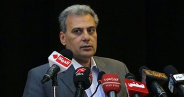 جامعة القاهرة تكرم الدكتور حسين خيرى نقيب الأطباء وتمنحه قبة الجامعة