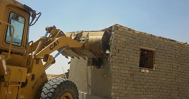 إزالة 26 حالة تعد و4 مزارع دواجن على الأراضى الزراعية بالبحيرة