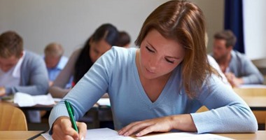 قارئ يطالب بتطبيق نظام الترمين على طلاب "أبناؤنا فى الخارج" بسلطنة عمان