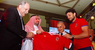 بالصور..الأهلى يكشف عن زيه الجديد فى غياب طاهر
