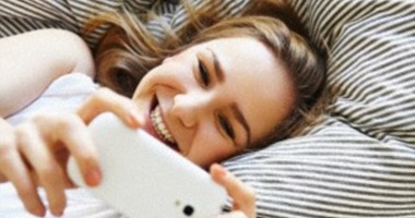 منبه ذكى جديد لا يتوقف عن الرنين إلا عند التقاط سيلفى