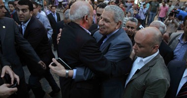 محلب يصل بيت السحيمى لحضور احتفالية جمال الغيطانى