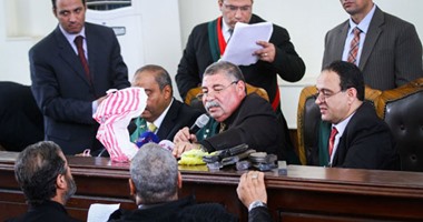 بالصور..فى جلسة محاكمة المتهمين بـ"فض رابعة".. 13بندقية آلية و36سلاح خرطوش و62طلقة وفرد عليه "نجمة داود" ضمن الأحراز.. الدفاع يطالب بإخلاء سبيل المتجاوزين لمدة الحبس..وعصام سلطان:لا أعلم تفاصيل القضية