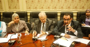 باقى من الزمن 75 يوما على انتهاء عمل "القومى لحقوق الإنسان" الحالى.. "البرلمان" يستعد بمشروع قانون يلغى التبعية لـ"الشورى".. ومدة تشكيله 4 سنوات بدلاً من 3.. وزيارة السجون بمجرد إخطار كتابى مسبق