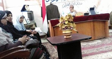 بالصور.. وكيل تعليم الأقصر يبحث شروط الالتحاق برياض الأطفال