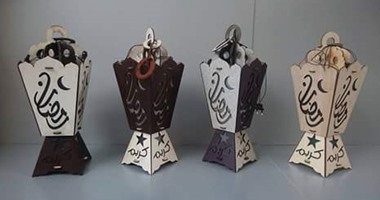 بالصور.. الفانوس الدمياطى ينافس نظيره الصينى.. سعره يبدأ من 3 جنيهات ويصل لـ150 جنيها.. الصناع: صناعة مصرية بخامات بسيطة.. يساهم فى تشغيل الشباب.. السعودية والعراق أكثر الدول إقبالا على شرائه