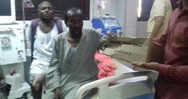 بالصور.. مرضى الفشل الكلوى بأسوان فى أزمة بعد توقف 70% من أجهزة الغسيل.. المرضى: نناشد وزير الصحة يلحقنا.. وارتفاع الدولار سبب وقف توريد خطوط نقل الدم.. مستشفى دراو: زودنا ساعات الشيفت لتغطية النقص