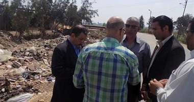 بالصور.. "القمامة" تطيح برئيس وحدة قروية بميت غمر