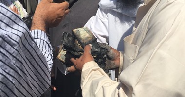 عندما يبكى الرجال.. تاجر بالرويعى ينهار بعد تفحم 120 ألف جنيه من أمواله