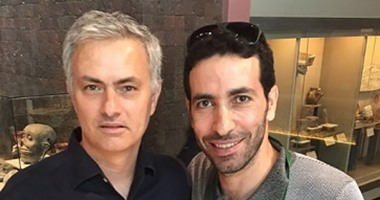 6 صور تكشف تاريخ أبو تريكة مع عظماء الساحرة المستديرة..الماجيكو مع الاستثنائى فى المكسيك..نجم الأهلي يلتقط صورة للتاريخ مع مارادونا فى المغرب..والقديس يُهنئ بيبو: كل سنة وأنت طيب يا أسطورة